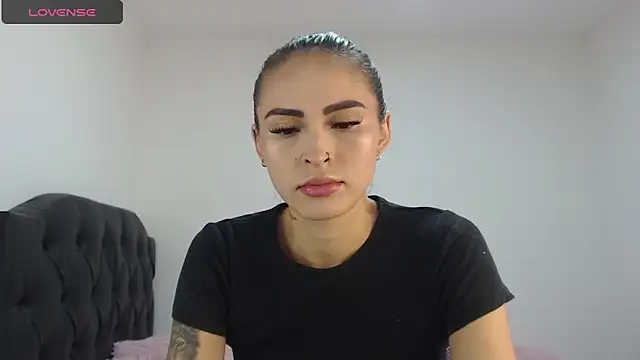 Linda  fiore online show from December 2025 10:48:01 PM