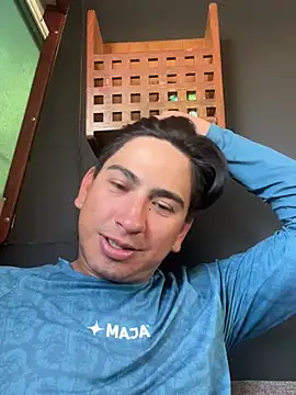 algila08 online show from April 2026 11:32:01 PM