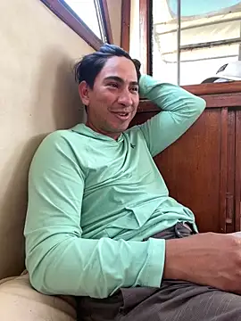 algila08 online show from April 2026 11:07:02 PM