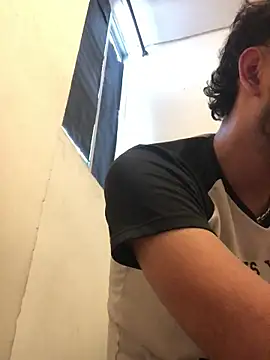 Brunicci online show from December 2025 06:36:02 PM