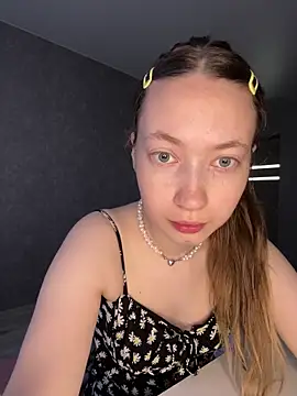 Holy Poly online show from April 2026 05:19:01 AM