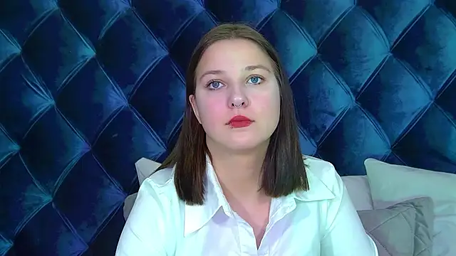 Snapshot of TinnaBurton chatting on January 2026 04:00:01 PM TinnaBurton online show from January 2026 04:00:01 PM