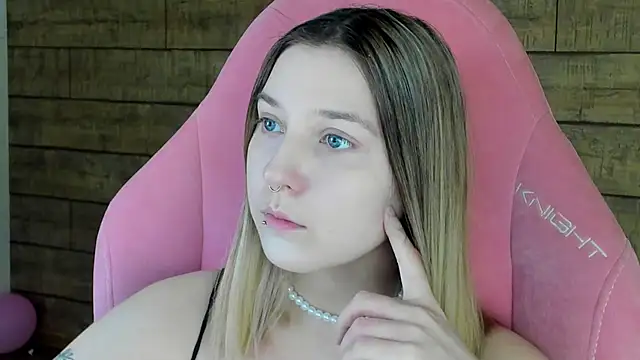 TinnaBurton online show from April 2026 04:30:01 PM