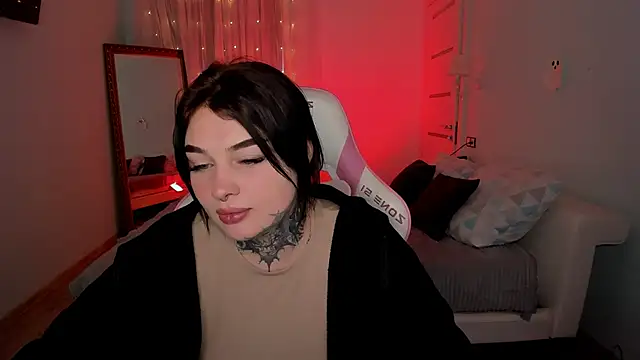 Snapshot of EmilyWoods_ chatting on November 2025 08:20:02 AM EmilyWoods online show from November 2025 08:20:02 AM