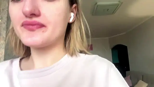 Snapshot of Emily_lyy chatting on December 2025 09:25:01 AM Emily lyy online show from December 2025 09:25:01 AM