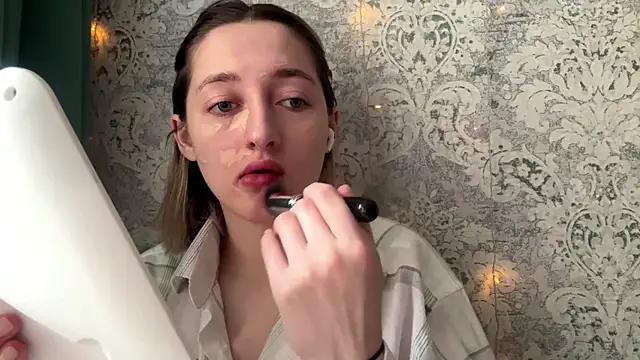 Snapshot of Emily_lyy chatting on December 2025 09:18:02 AM Emily lyy online show from December 2025 09:18:02 AM