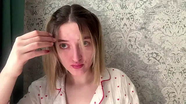 Snapshot of Emily_lyy chatting on December 2025 07:15:02 AM Emily lyy online show from December 2025 07:15:02 AM