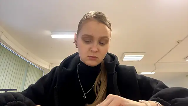 PaulitaSolow online show from November 2025 01:22:01 PM