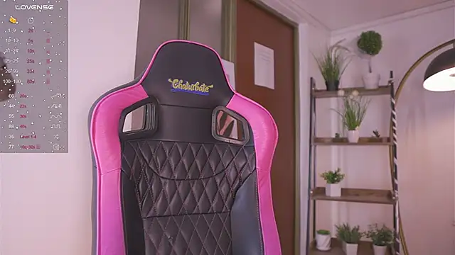 Snapshot of Enola_Holmes_ chatting on November 2025 12:05:02 PM Enola Holmes online show from November 2025 12:05:02 PM