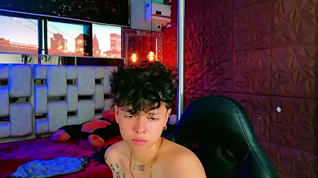 lunabustygirl online show from February 2026 12:49:01 PM