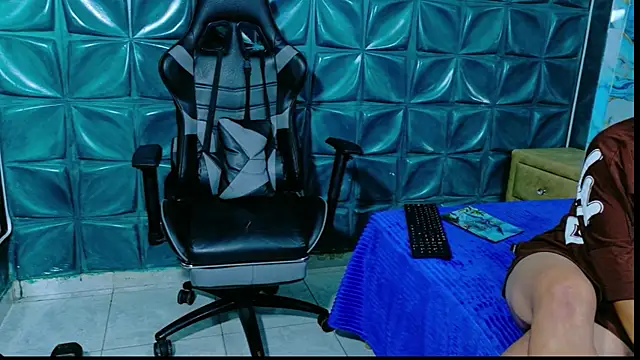 lunabustygirl online show from February 2026 01:23:01 PM