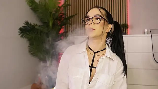 Snapshot of Miss_Denisse chatting on December 2025 08:37:02 PM Miss Denisse online show from December 2025 08:37:02 PM