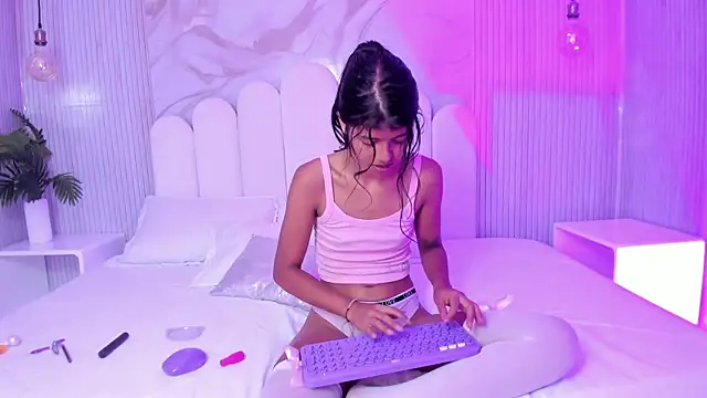 Snapshot of arietta_skinny chatting on June 2026 03:05:01 PM arietta skinny online show from June 2026 03:05:01 PM