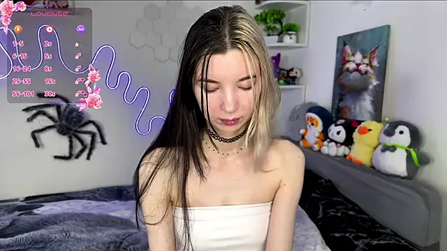 Snapshot of Emmie_shy chatting on May 2026 10:04:02 PM Emmie shy online show from May 2026 10:04:02 PM