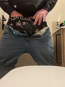 Snapshot of Ced1326 chatting on November 2025 03:33:02 PM Ced1326 online show from November 2025 03:33:02 PM