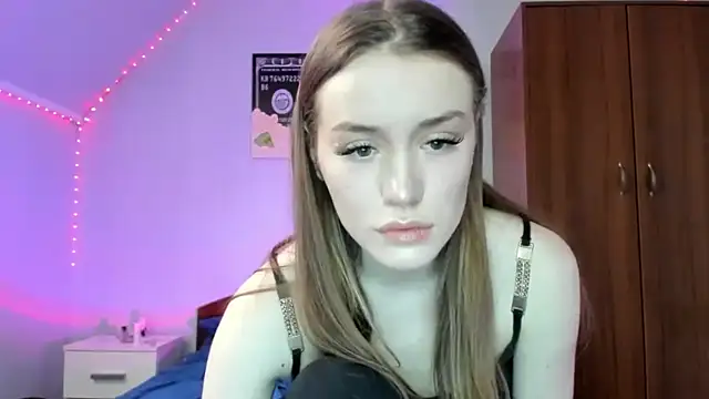 tinyglow online show from March 2026 09:32:02 PM