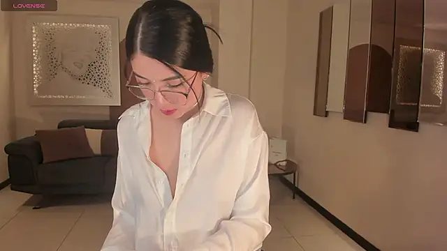 HaileyRoss  online show from December 2025 12:03:02 PM