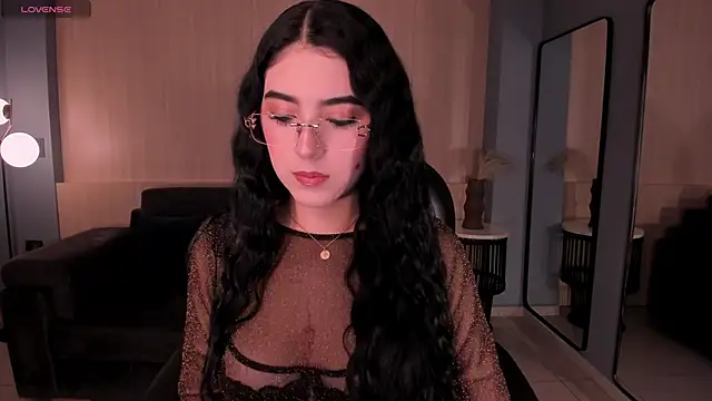 Snapshot of HaileyRoss_ chatting on June 2026 02:38:01 AM HaileyRoss online show from June 2026 02:38:01 AM