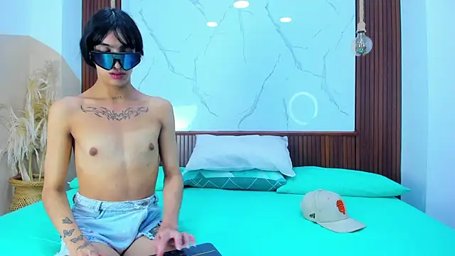 Snapshot of Loversinfire2 chatting on December 2025 10:50:01 PM Loversinfire2 online show from December 2025 10:50:01 PM