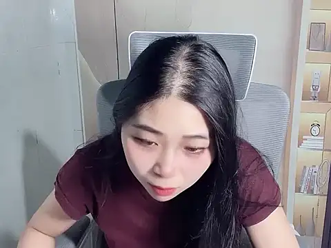 Lousii online show from December 2025 01:21:02 AM