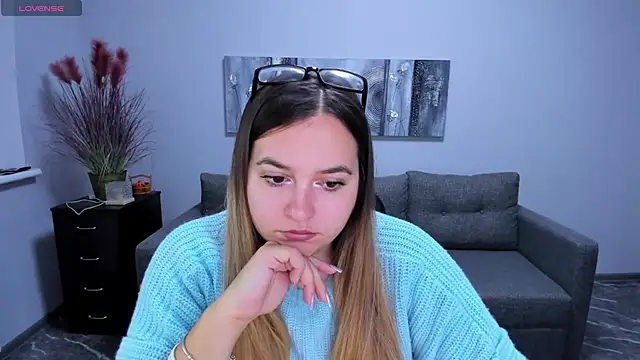 Maria Bond online show from December 2025 06:40:02 AM