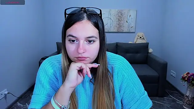 Maria Bond online show from December 2025 06:44:02 AM