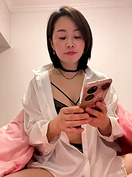 xiaoling2358 online show from December 2025 02:35:01 PM