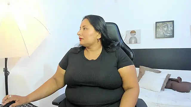 BWW-CINDY11 online show from January 2026 03:32:01 AM