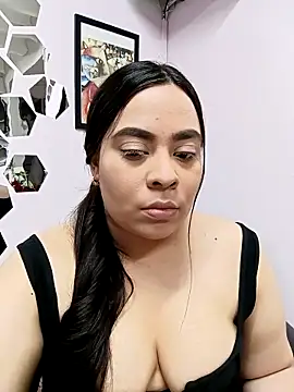 Snapshot of Monserrat_J chatting on December 2025 03:56:01 AM Monserrat J online show from December 2025 03:56:01 AM