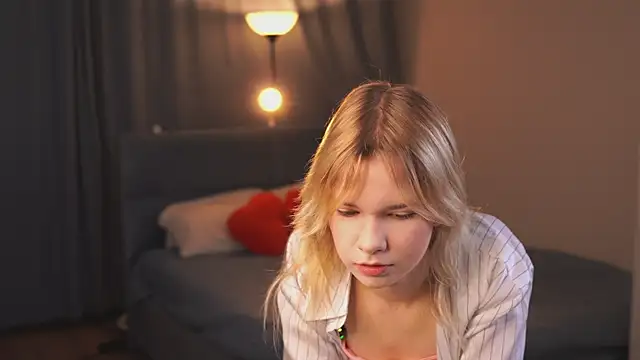 PhillisEsplin online show from November 2025 07:38:01 PM