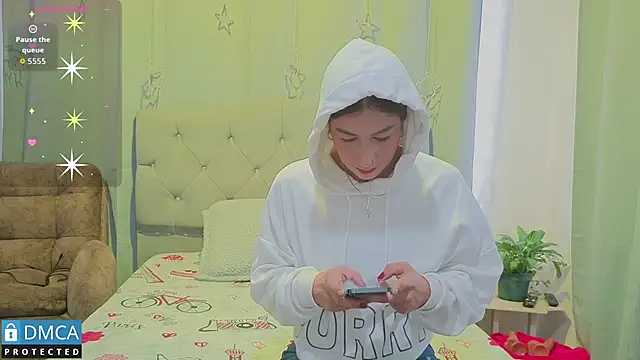 scarlett fire5 online show from December 2025 04:58:01 PM