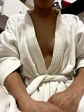 brunalameo online show from November 2025 04:42:01 PM