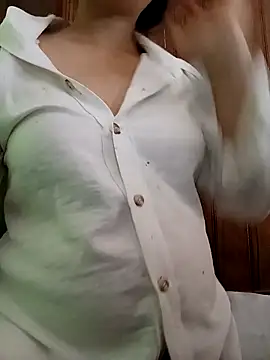 Snapshot of ChezyBaby chatting on December 2025 05:56:02 AM ChezyBaby online show from December 2025 05:56:02 AM