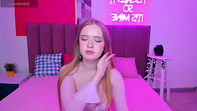 Snapshot of TerriBlossom chatting on November 2025 01:44:02 AM TerriBlossom online show from November 2025 01:44:02 AM