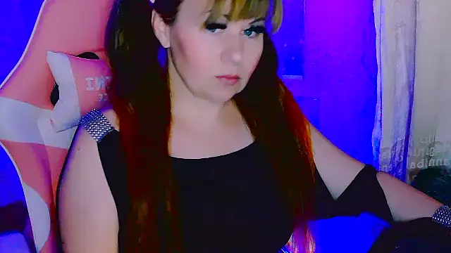 Snapshot of BESTLOLA chatting on November 2025 10:43:02 AM BESTLOLA online show from November 2025 10:43:02 AM