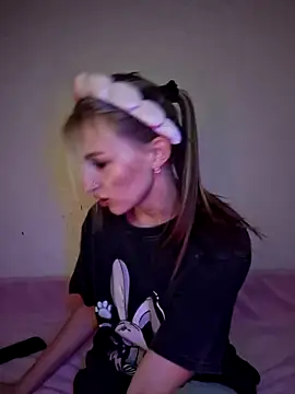 carolinakis  online show from November 2025 08:13:02 PM