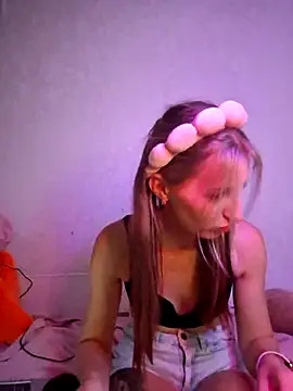 carolinakis  online show from November 2025 10:53:02 PM