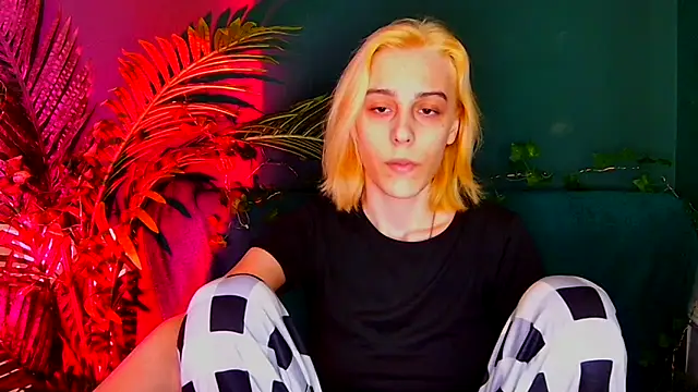 MiilaGlow online show from December 2025 02:13:01 PM