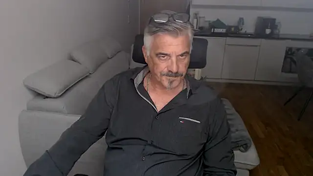 Buidapest online show from January 2026 02:36:02 AM