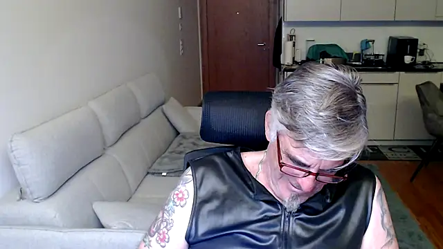 Buidapest online show from May 2026 08:47:02 PM