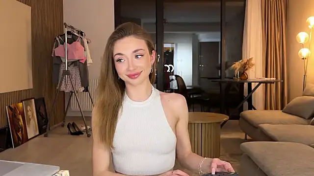 Jolienne online show from March 2026 08:25:01 PM