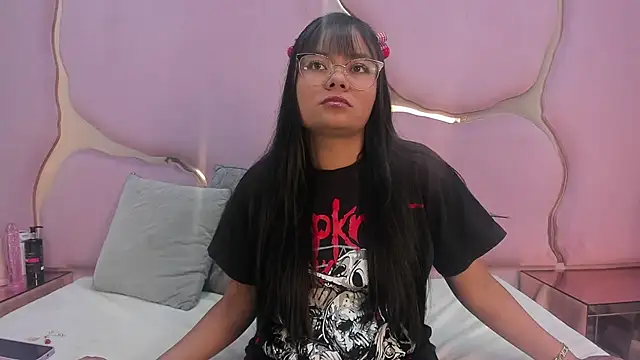 Aisha Leenss online show from January 2026 02:10:01 PM