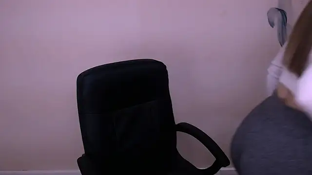 Snapshot of MillaTems_ chatting on December 2025 07:46:02 AM MillaTems online show from December 2025 07:46:02 AM