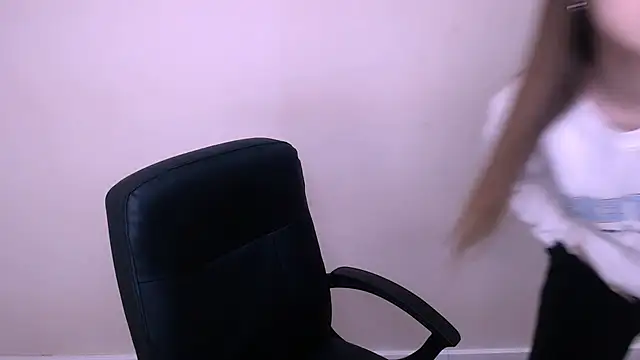 Snapshot of MillaTems_ chatting on January 2026 08:07:01 AM MillaTems online show from January 2026 08:07:01 AM