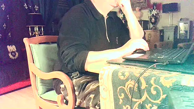 Snapshot of ALBONU73 chatting on November 2025 05:40:02 AM ALBONU73 online show from November 2025 05:40:02 AM