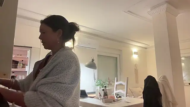 AnnaSophiaX online show from December 2025 08:48:02 PM