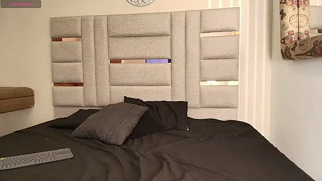 LittlePeach  online show from December 2025 03:06:01 PM