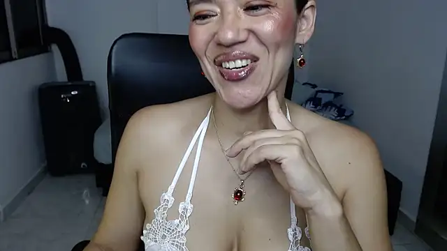 Annie Cervantez online show from July 2026 10:10:02 AM