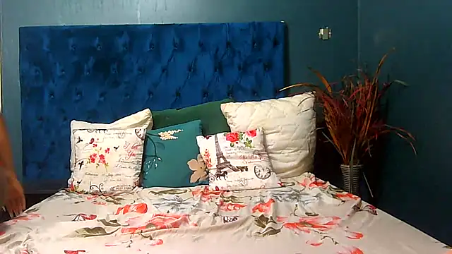 BrunetteNaomi8 online show from February 2026 08:23:01 PM