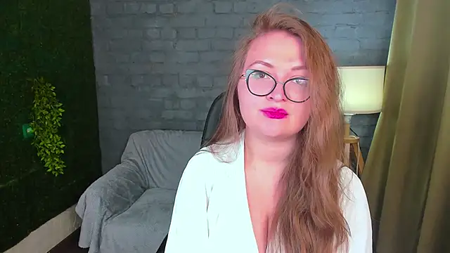 Mary Klay online show from November 2025 04:22:01 PM